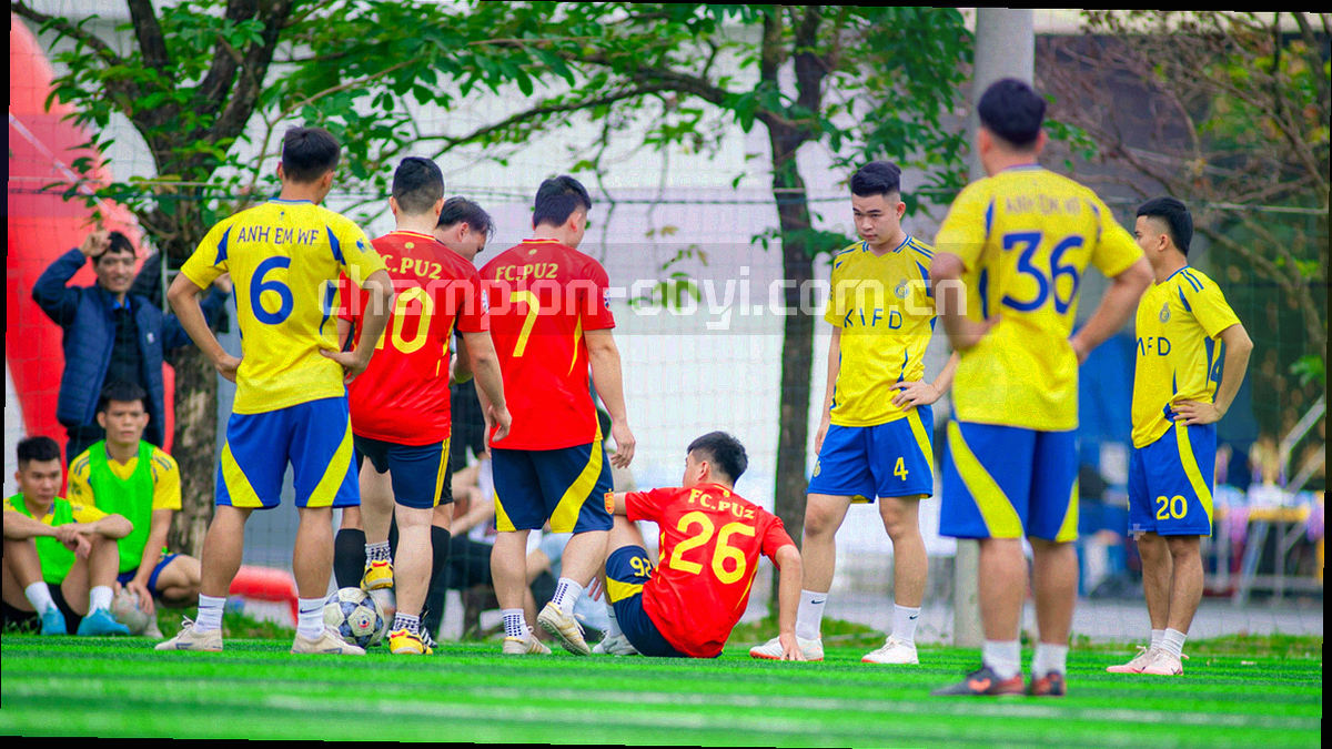 由线条、节点与斜向连线构成的签表树状抽象图形，深蓝与草绿双色